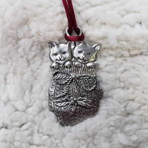Y2K Signed Seagull Pewter Christmas Tree Decoration of Two Kittens in a Glove